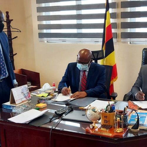 The Vice Chancellor, Prof. Barnabas Nawangwe (R) and Mr. Cephas Birungi Kagyenda (C) sign the MoU on behalf of Makerere University and UHTTI respectively as Director Legal Affairs, Mr. Javason Kamugisha (L) witnesses on 22nd October 2021, CTF1, Makerere University.