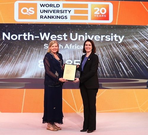 Prof Linda du Plessis (left), deputy vice-chancellor for Planning and Vanderbijlpark Campus Operations, receives the QS award from Jessica Turner, chief executive officer of QS, during the ceremony in Dubai, where she also attended a workshop presented by Quacquarelli Symonds.