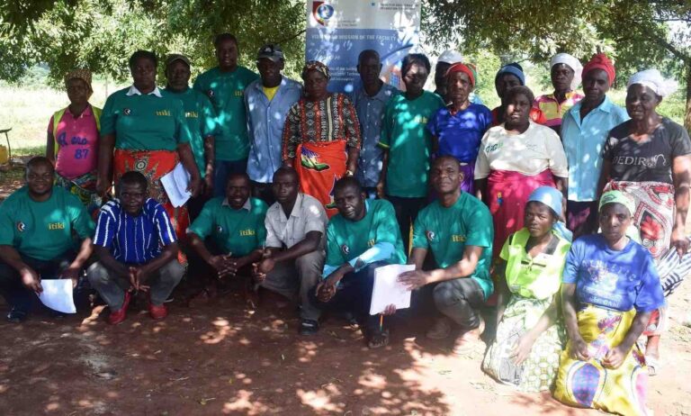 ITIKI team with local smallholder farmers in Mozambique